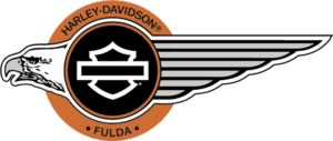 Farbiges Harley‑Davidson Fulda Logo mit Flügeln und Adlerkopf, geeignet als Beitragsbild für Händlerseiten.